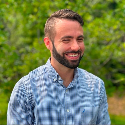 Headshot of Bryan Encarnação, MFT