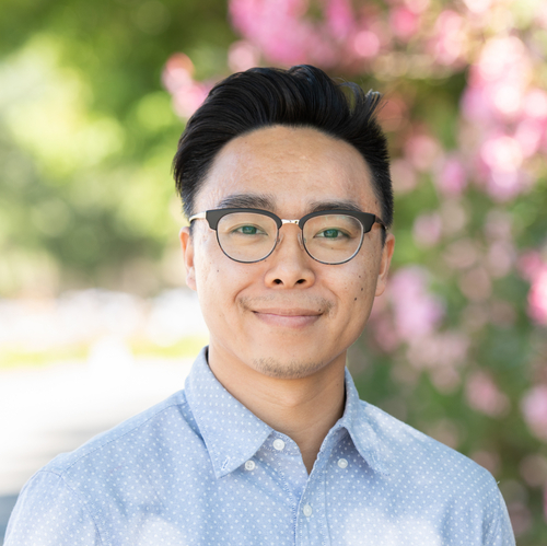 Headshot of Roberto Ma, LMFT