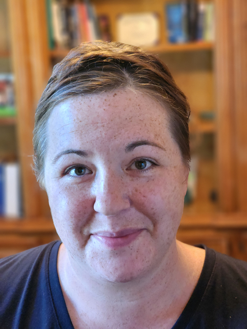Headshot of Lynnmarie Drawson, LMFT
