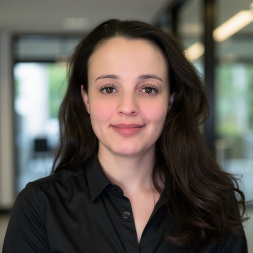 Headshot of Irma De Santiago, MFT