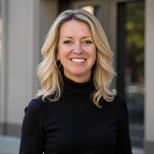 Headshot of Lynda Rostar, LCSW