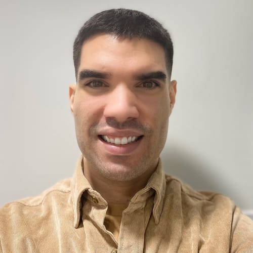 Headshot of Manuel Peralta, LMHC