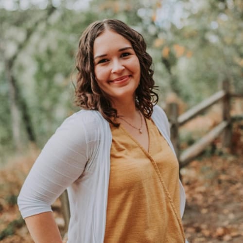 Headshot of Stephanie Leschber, LCSW