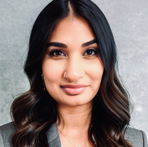Headshot of Raushni Chopra, LPC