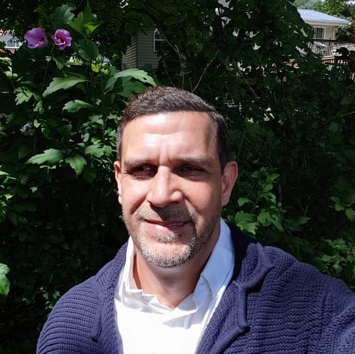 Headshot of Efrain Torres, LCSW