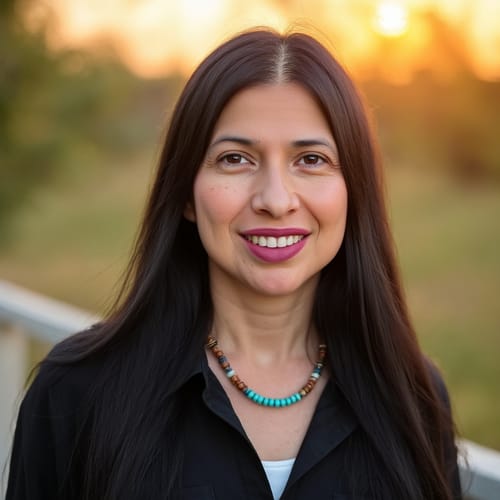 Headshot of Nasheili Gonzalez Reihling, LMFT