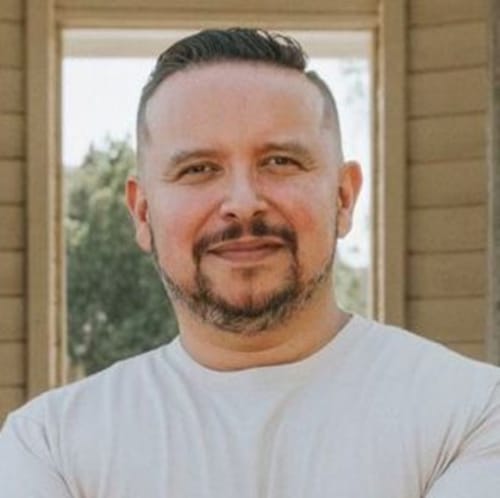 Headshot of Robert Fragoso, LMFT