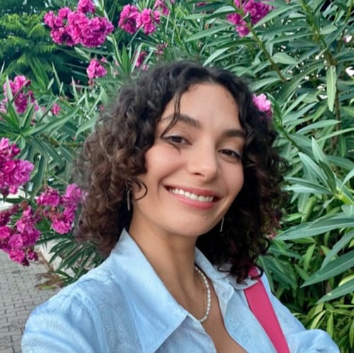 Headshot of Defne Sayiner, LMHC