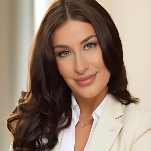 Headshot of Farrah Jallalvandi, NP