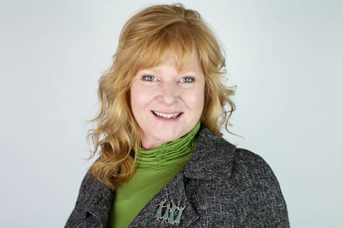 Headshot of Angela Thomas-Jones, LCPC