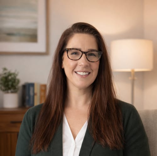 Headshot of Eleni Braxton, LCSW