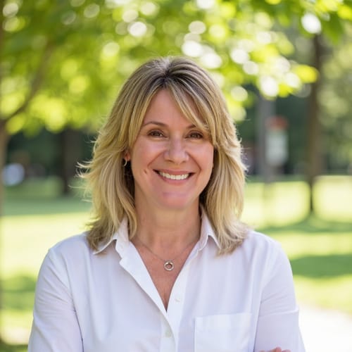 Headshot of Lynn Hotaling, NP