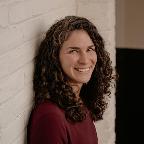 Headshot of Arielle Ray, LCSW