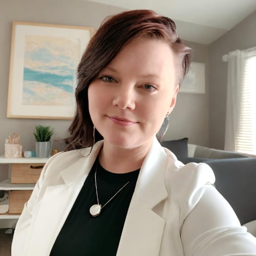 Headshot of Jennifer Richello, APRN