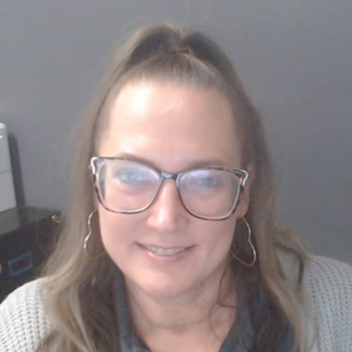 Headshot of Lorie Newton, LCPC