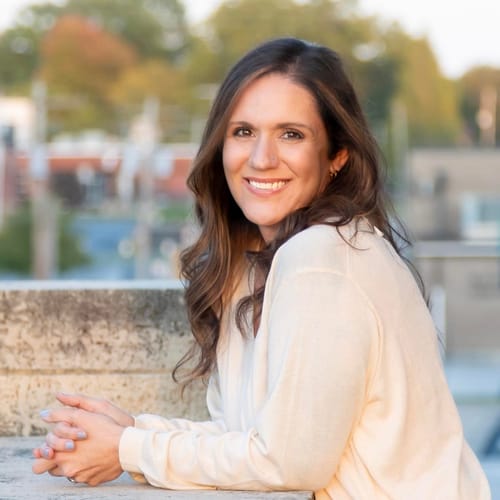 Headshot of Danya Artimisi, LCSW