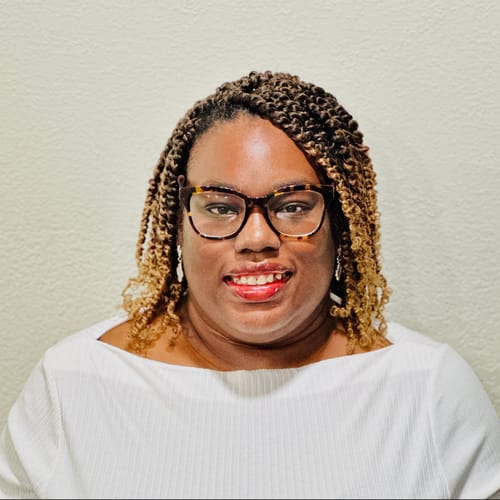 Headshot of Alice Kelly, LMFT
