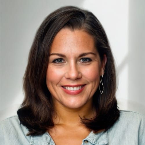 Headshot of Elasha Simonton, LPC