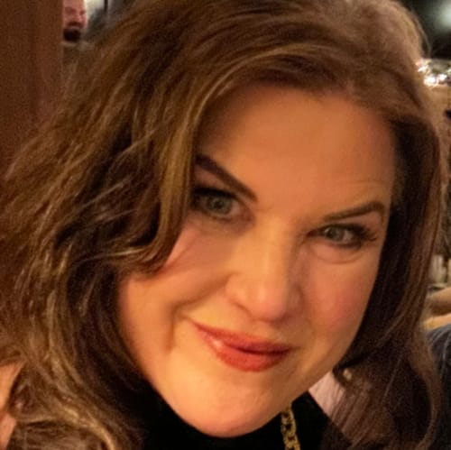 Headshot of Gloria Frush, LMFT