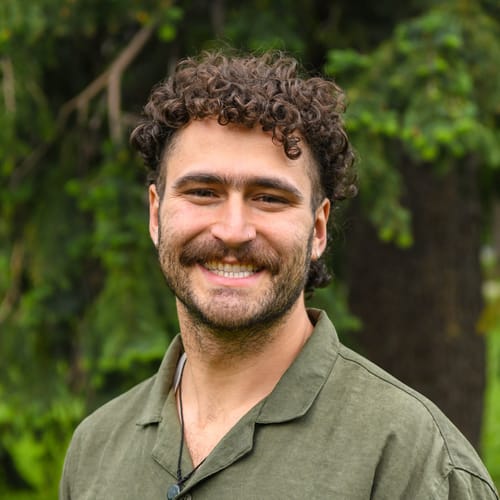 Headshot of Ori Guteniak, LMFT