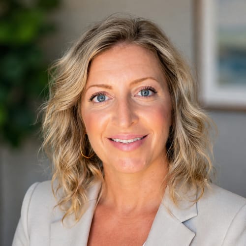 Headshot of Stacy Ippolito, LMFT