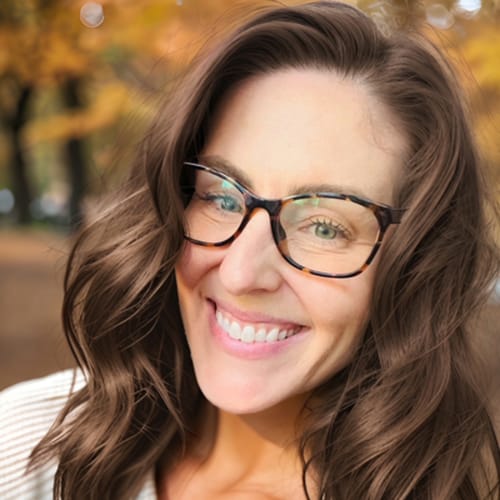 Headshot of Lindsey Sauter, LMFT