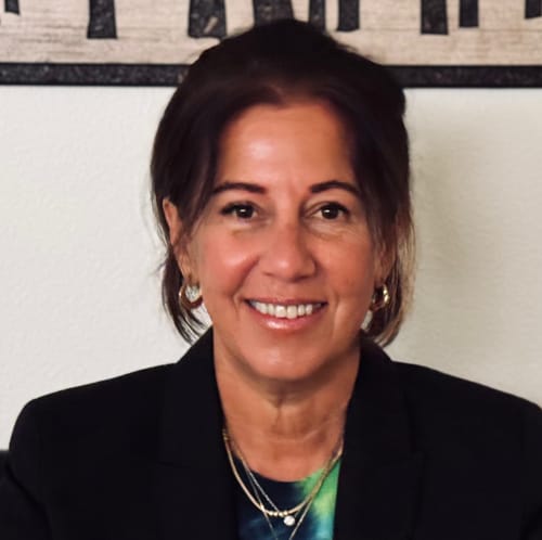 Headshot of Elizabeth Salamon, LCSW