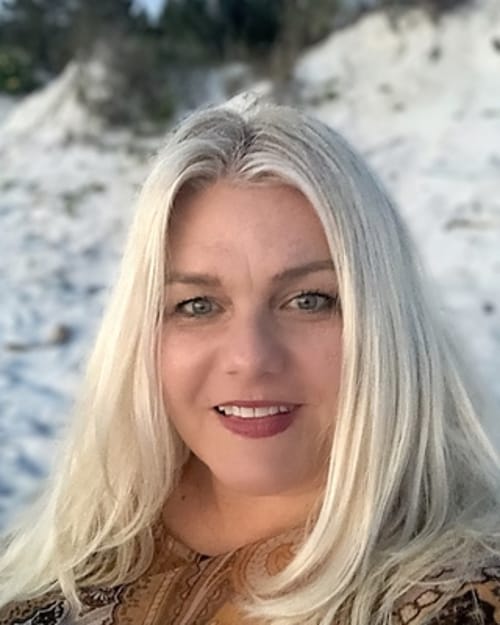 Headshot of Stephanie Campbell, LMHC