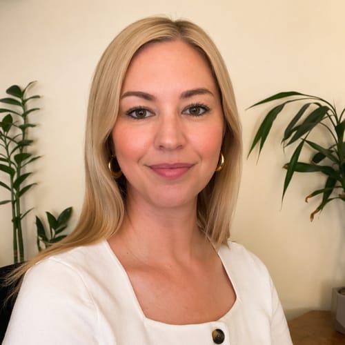 Headshot of Laura Sullivan, LCSW