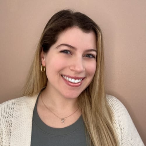 Headshot of Carolina Carrera, LCSW