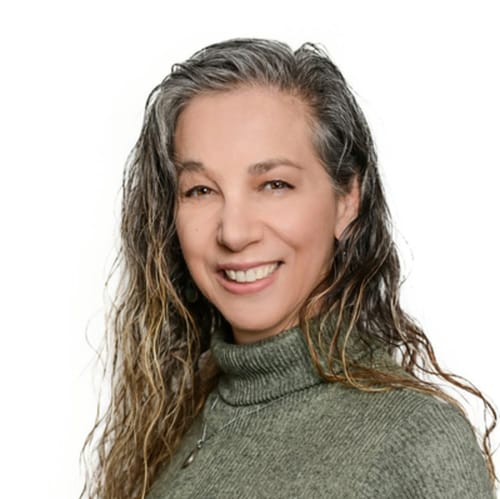 Headshot of Elisa Davidow-Carter, LMHC