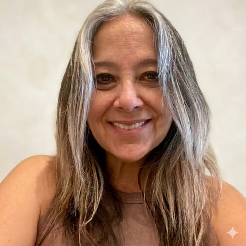 Headshot of Glori Borges, LMHC