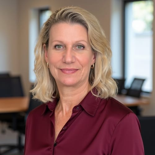 Headshot of Randi Delirod, LCSW