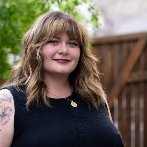 Headshot of Emma Enav, LCSW