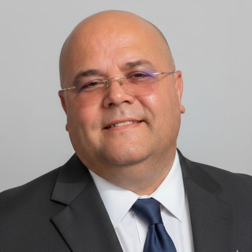 Headshot of Arturo Dominguez, LMHC