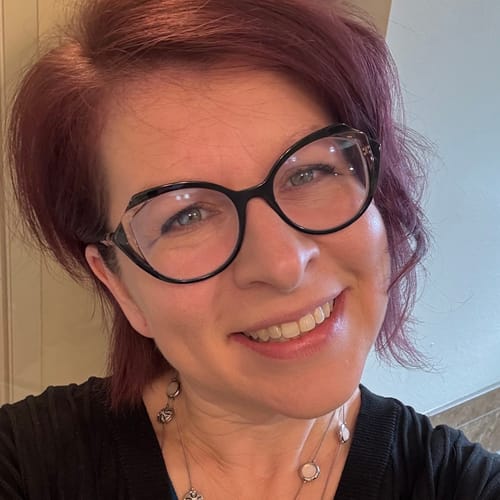Headshot of Christine Vervitsiotis, LMHC
