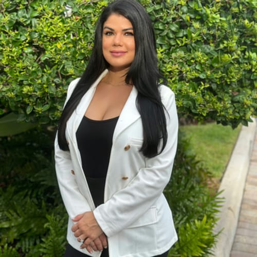 Headshot of Aylin Wolter Pmhnp-Bc, APRN
