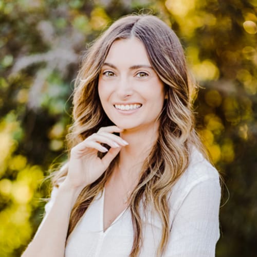 Headshot of Caitlin Thompson, LMHC