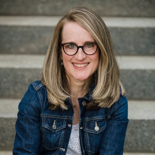Headshot of Julie Lavin, LPC