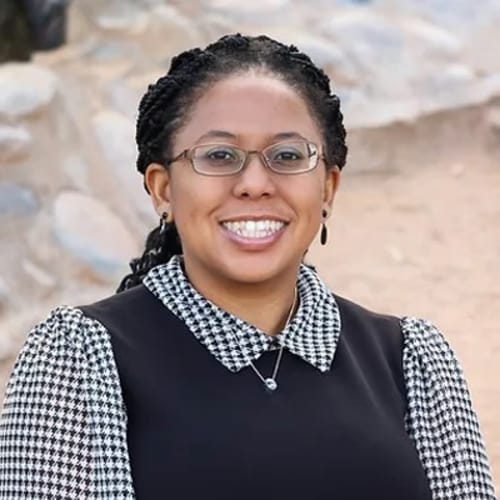 Headshot of Elizabeth Arrington, LCSW