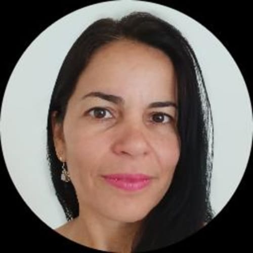 Headshot of Alessandra Carvalho, LMHC