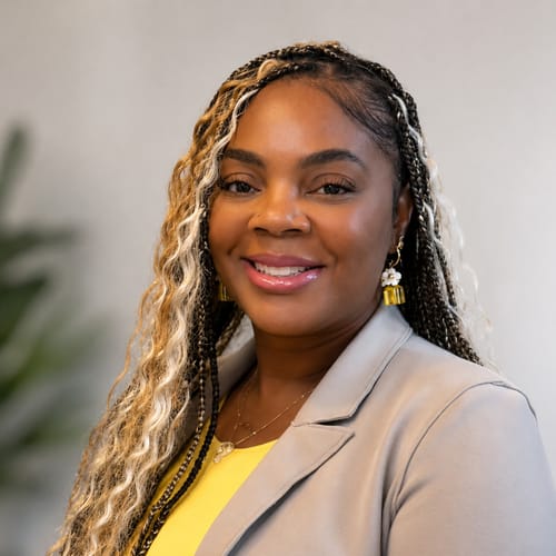 Headshot of La-Retha Brown, LPC