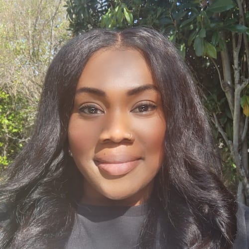 Headshot of Naomi Bell, LMFT
