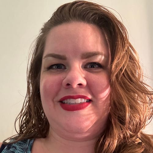 Headshot of D'Nicole Parks, LCSW