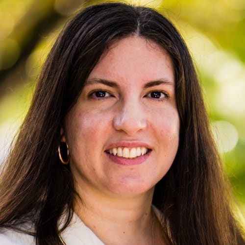 Headshot of Weena Gonzalez, LCSW