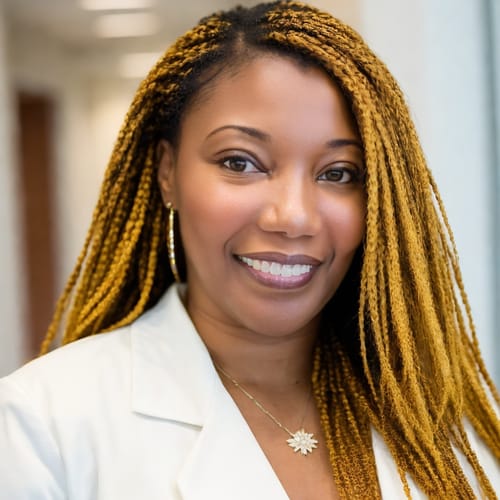 Headshot of Shicara Irvin, APN