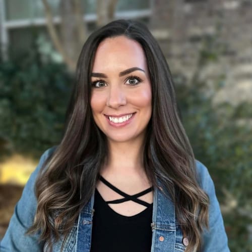 Headshot of Lindsay Manfull, LPC
