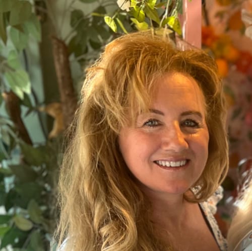 Headshot of Maura Lynch-Loftus, LCSW