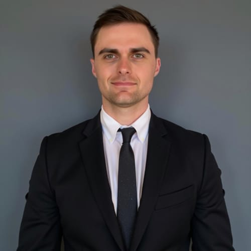Headshot of Andrew MacMillan, LICSW