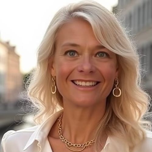 Headshot of Suzanne Moorehouse, LPC